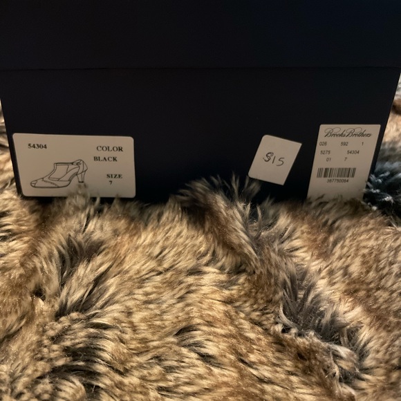 Brooks Brothers Spectator Peep Toe Sandals - Size 7 - Black/White Pre-owned - Picture 5 of 9